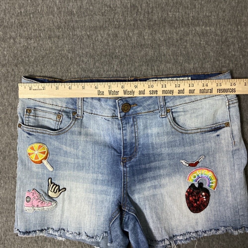Indigo Rein Womens Denim Shorts Light Wash Patches Sequins Cat Rainbow Size 13 - Picture 9 of 12